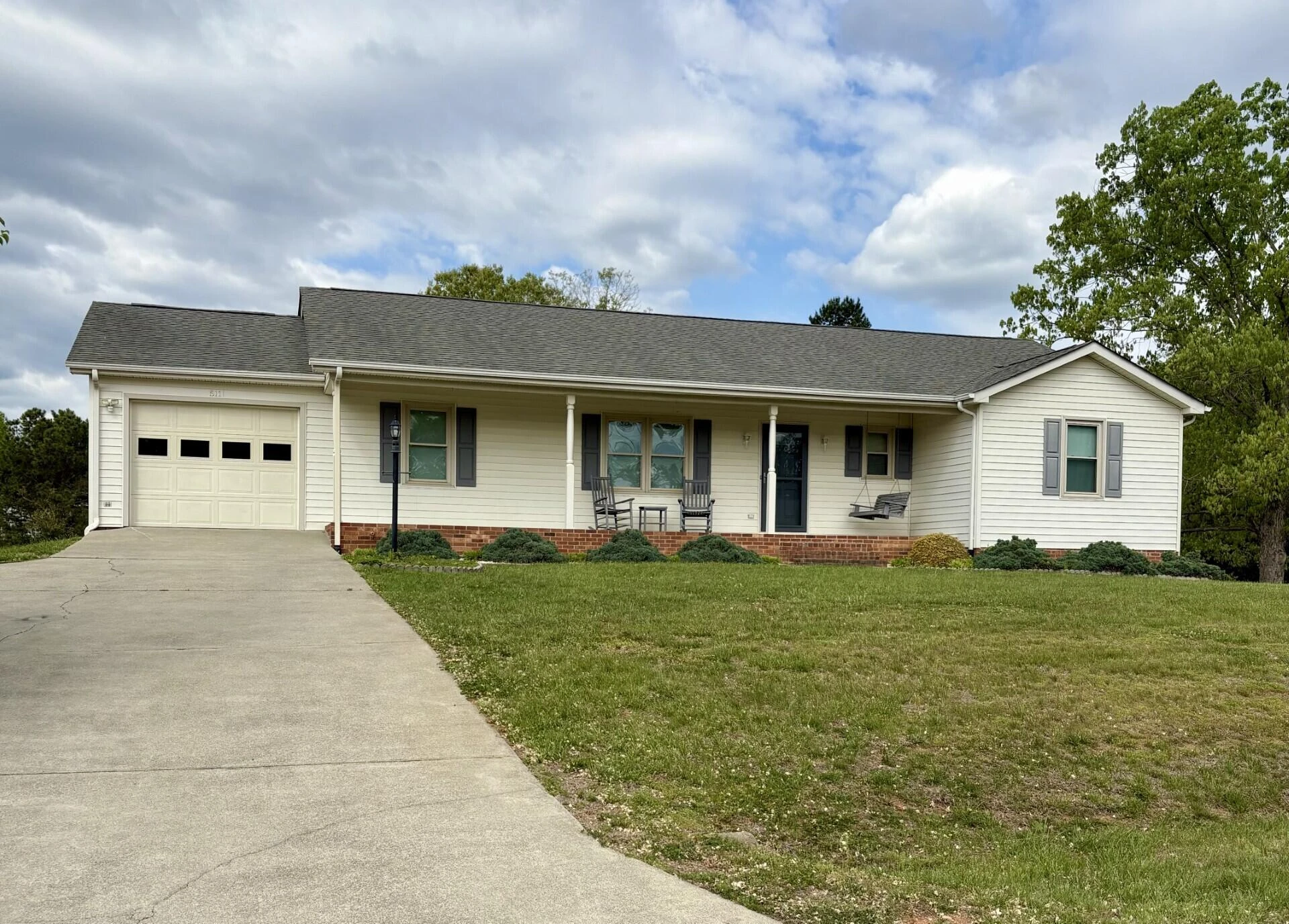 511 Darrell LN