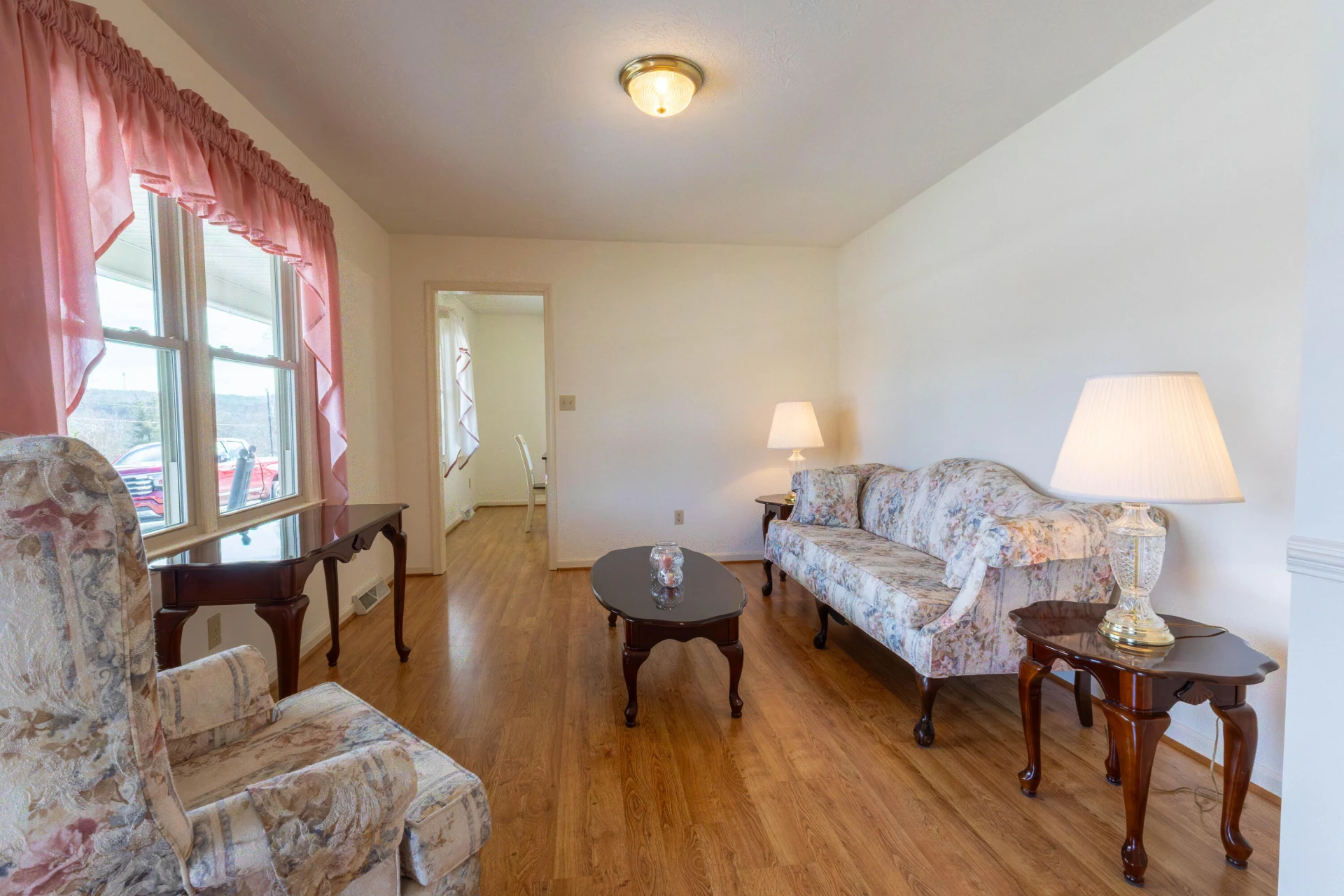 511 Darrell LN - Photo 4