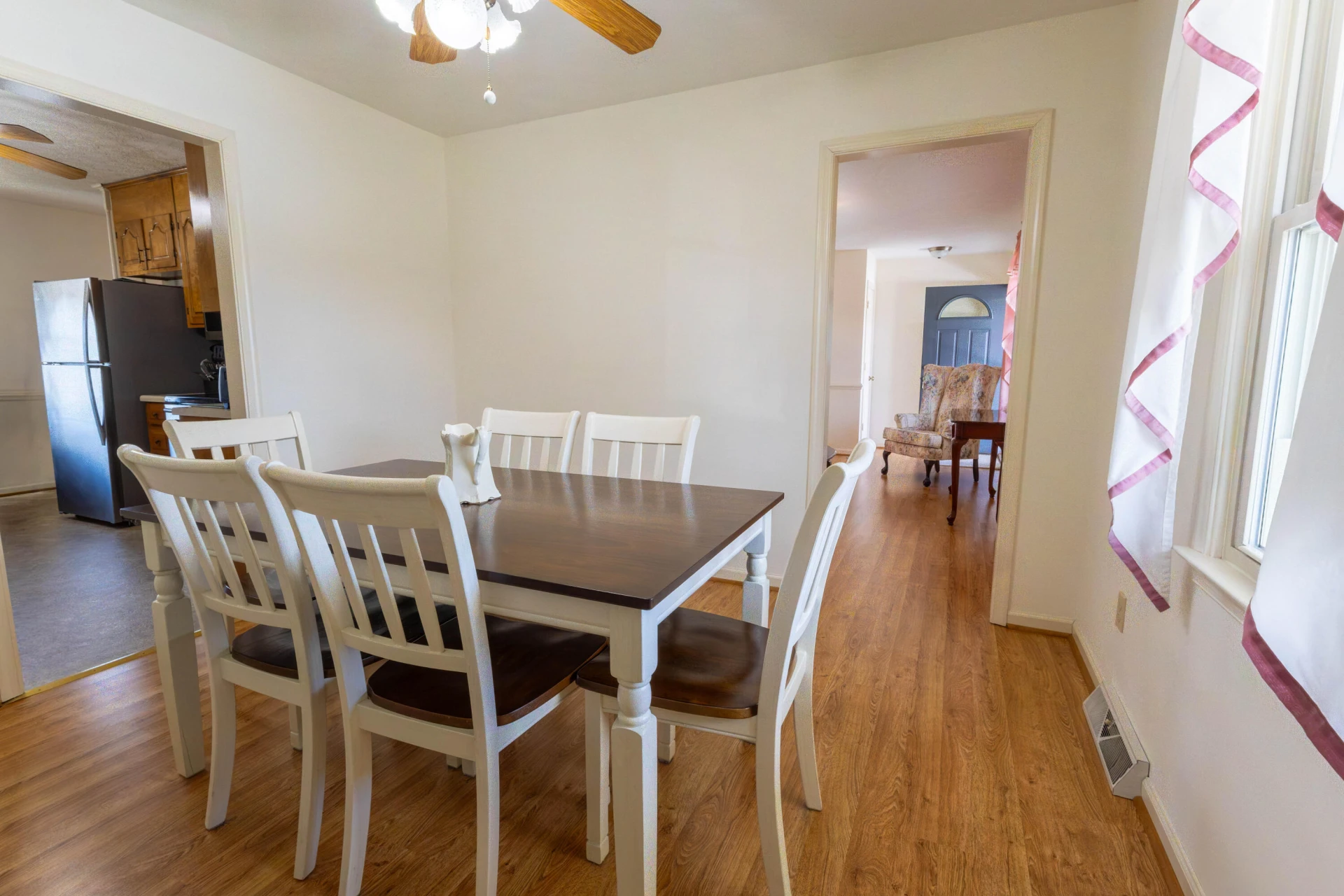 511 Darrell LN - Photo 5