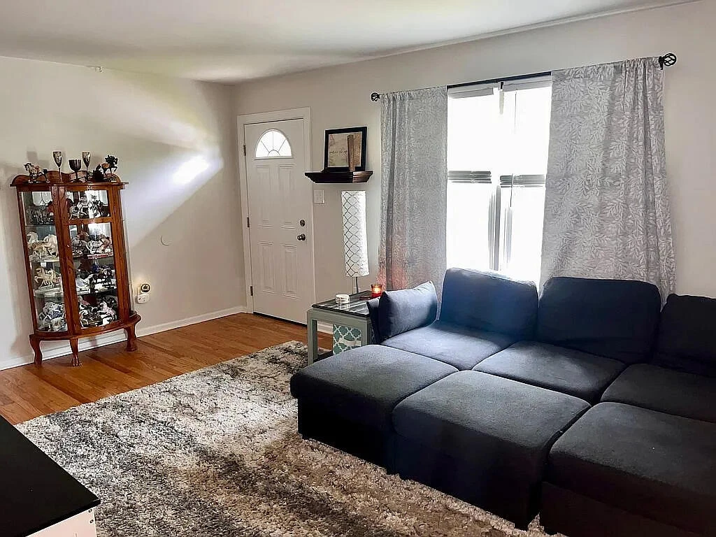 3601 Rolling Hill AVE - Photo 3