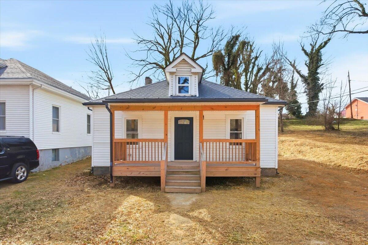 1326 Gilmer AVE - Photo 2