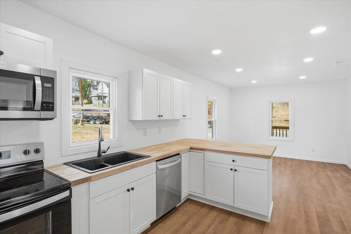 1326 Gilmer AVE - Photo 6