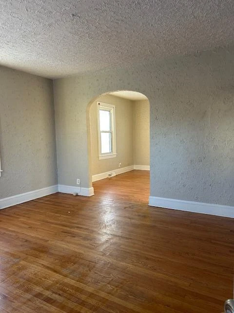 1320 Gilford AVE - Photo 10