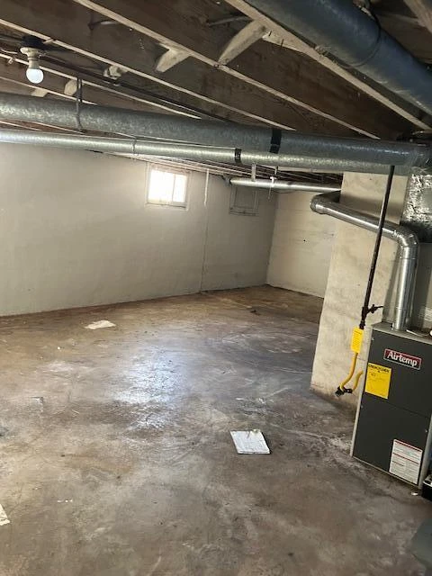 1320 Gilford AVE - Photo 20