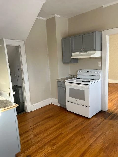1320 Gilford AVE - Photo 4