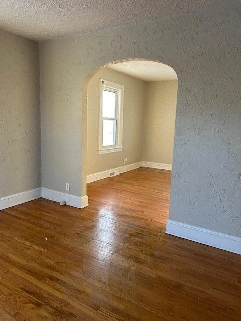 1320 Gilford AVE - Photo 9