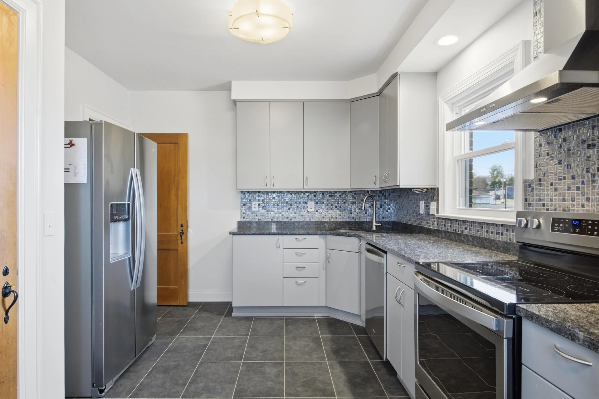 7 Radford ST - Photo 14