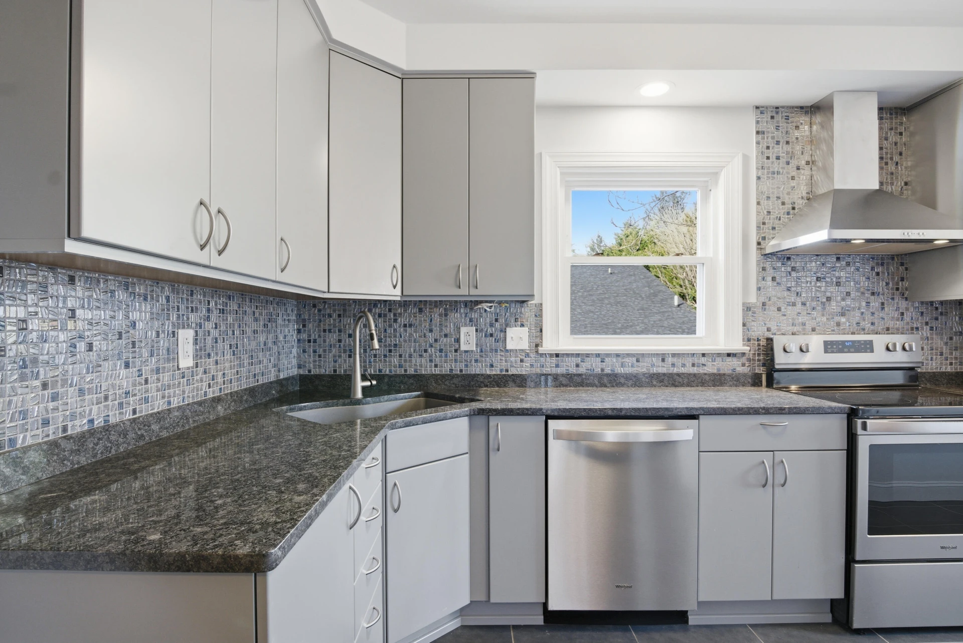 7 Radford ST - Photo 16