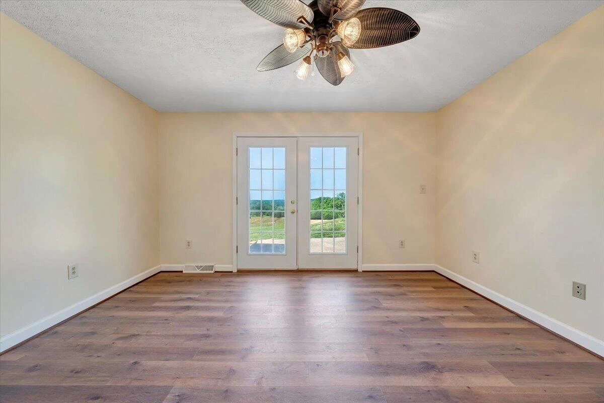 2011 Spencer-Preston RD - Photo 63
