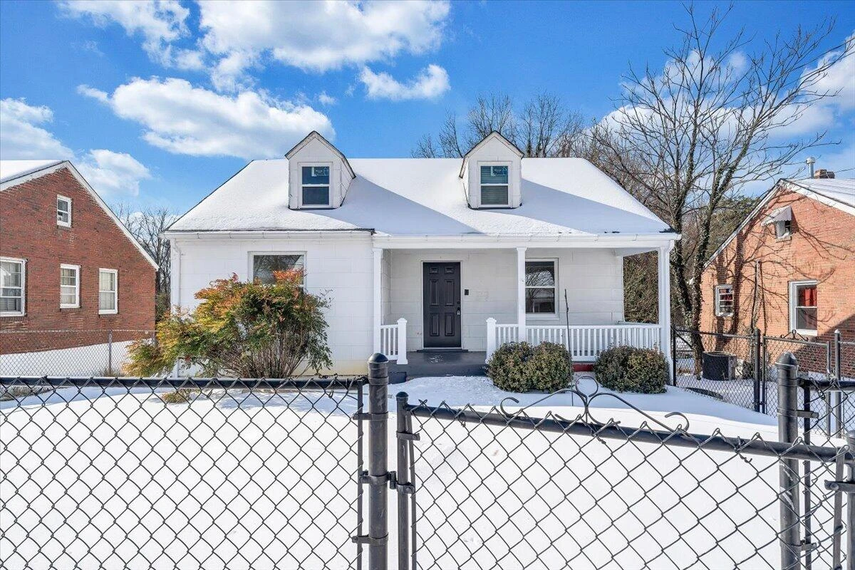 1036 Hunt AVE
