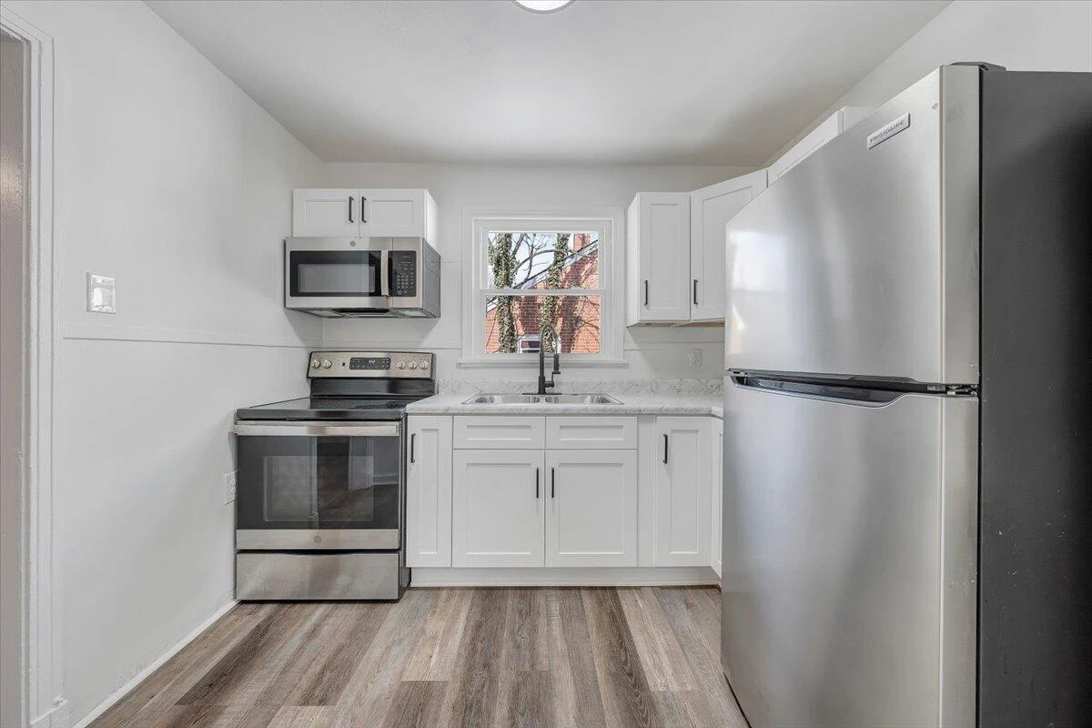 1036 Hunt AVE - Photo 10