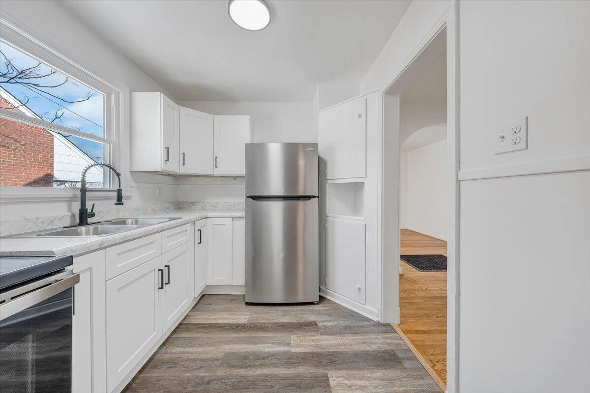 1036 Hunt AVE - Photo 11