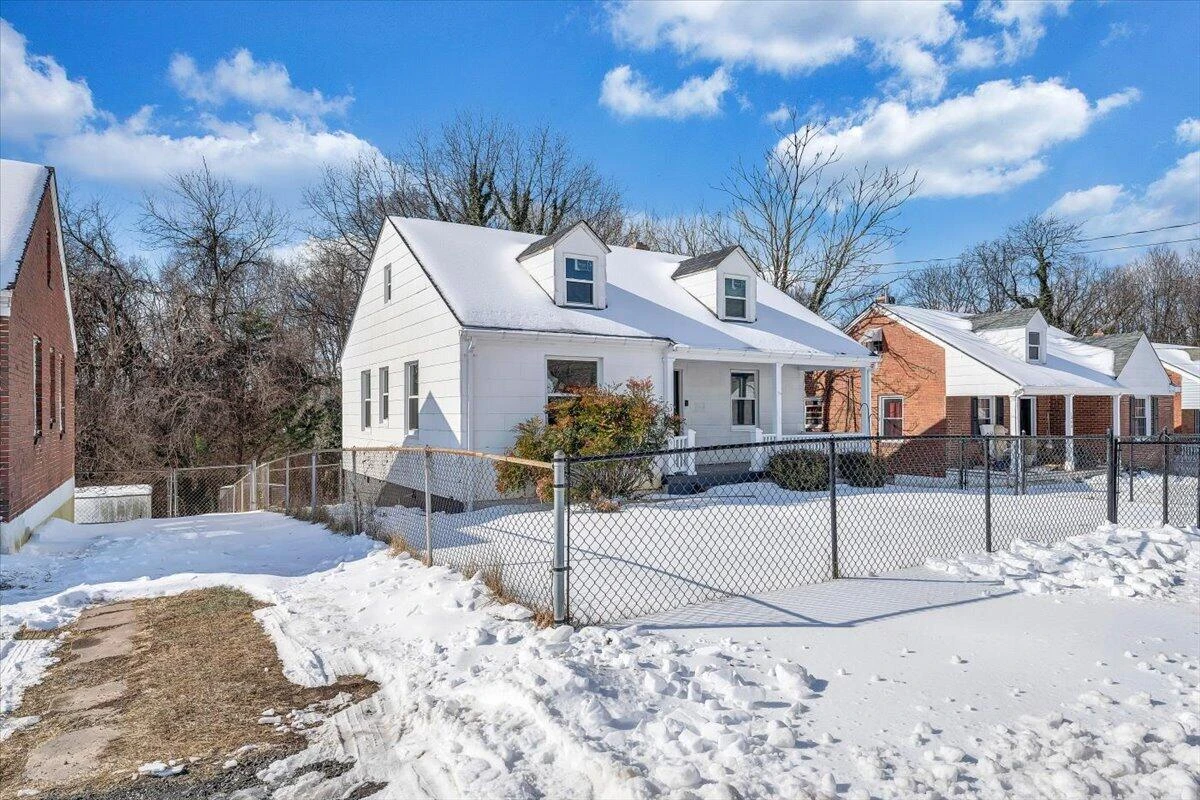 1036 Hunt AVE - Photo 3