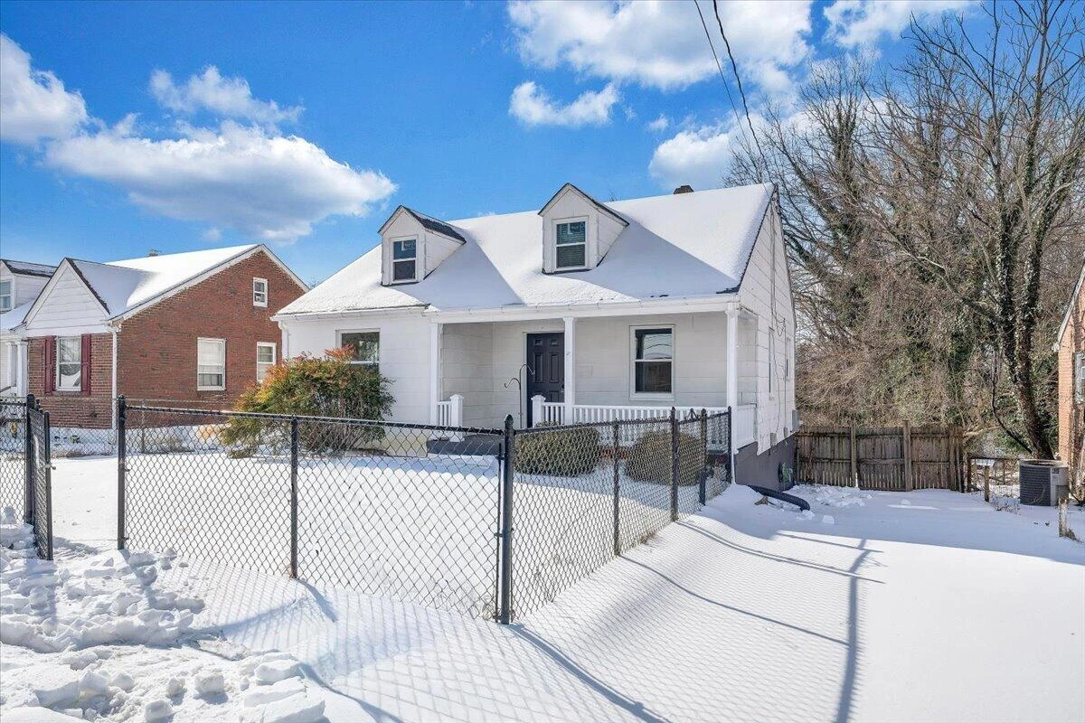1036 Hunt AVE - Photo 4