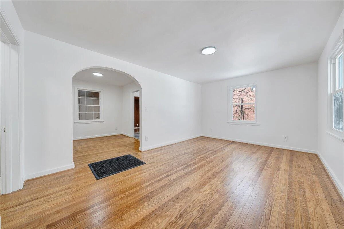 1036 Hunt AVE - Photo 5