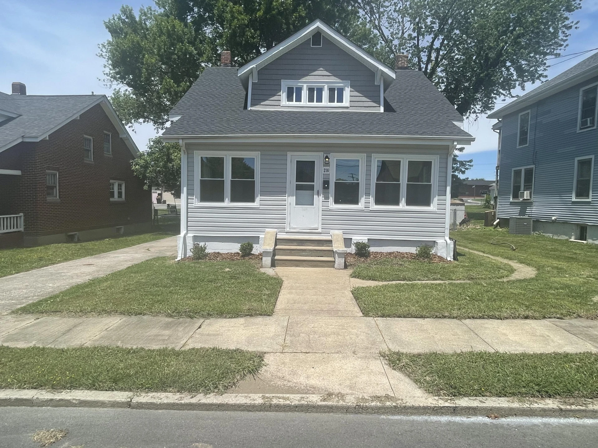 216 Augusta AVE