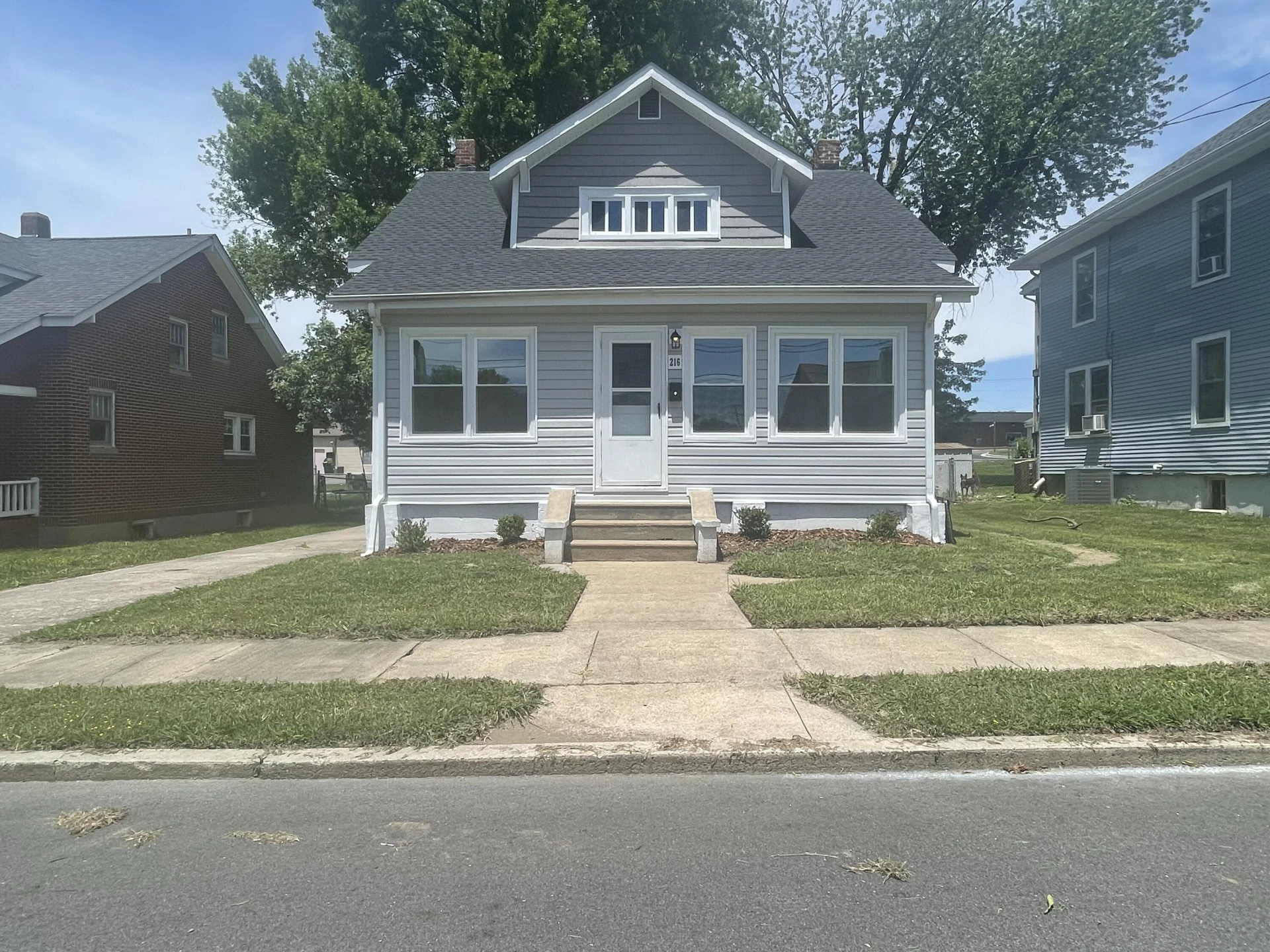 216 Augusta AVE - Photo 2