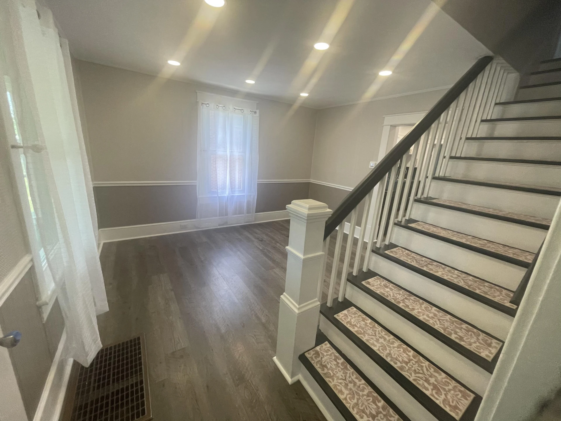 216 Augusta AVE - Photo 21