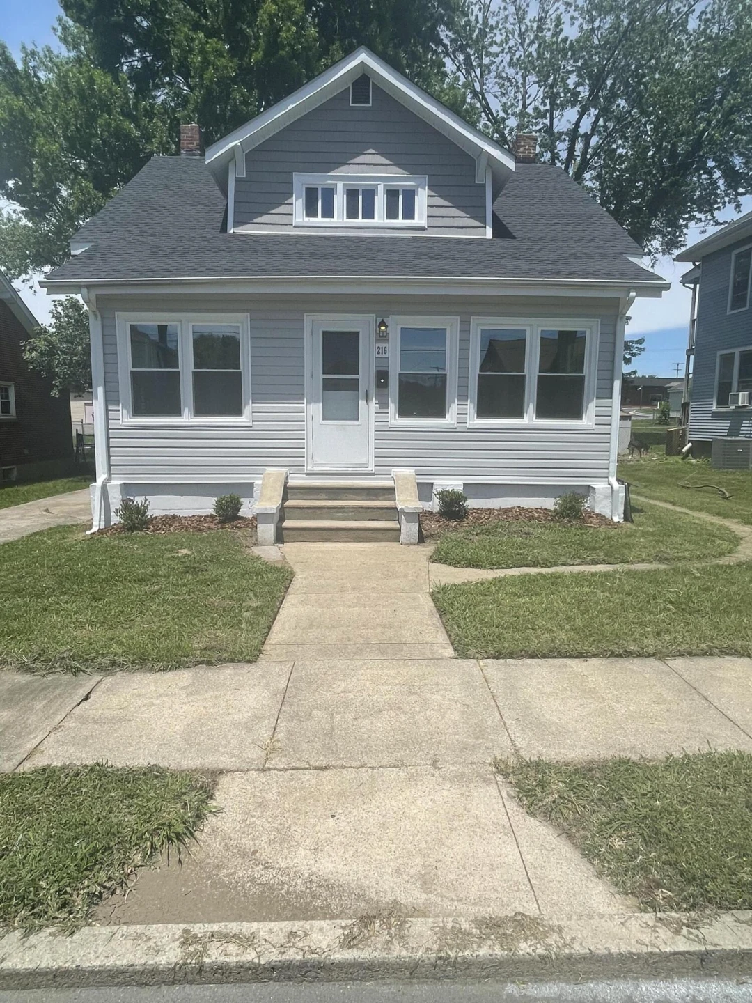 216 Augusta AVE - Photo 3