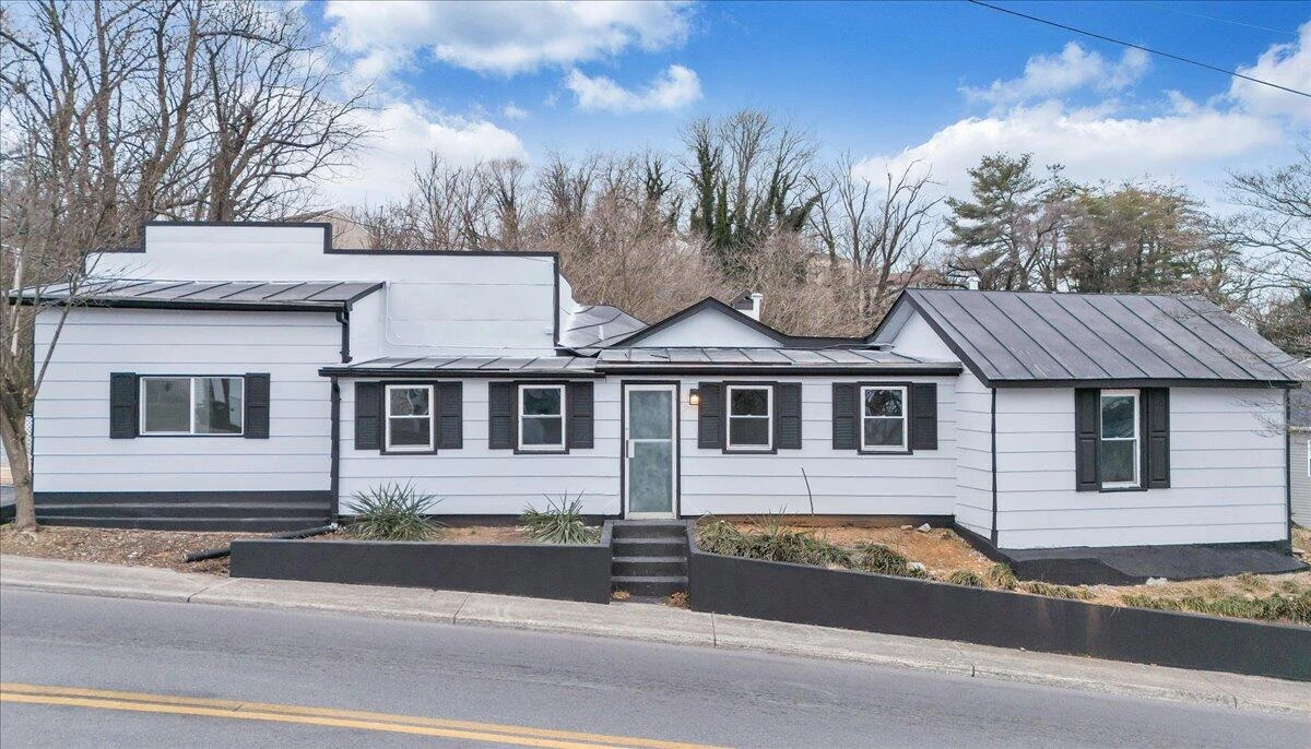 801 Bedford RD - Photo 3