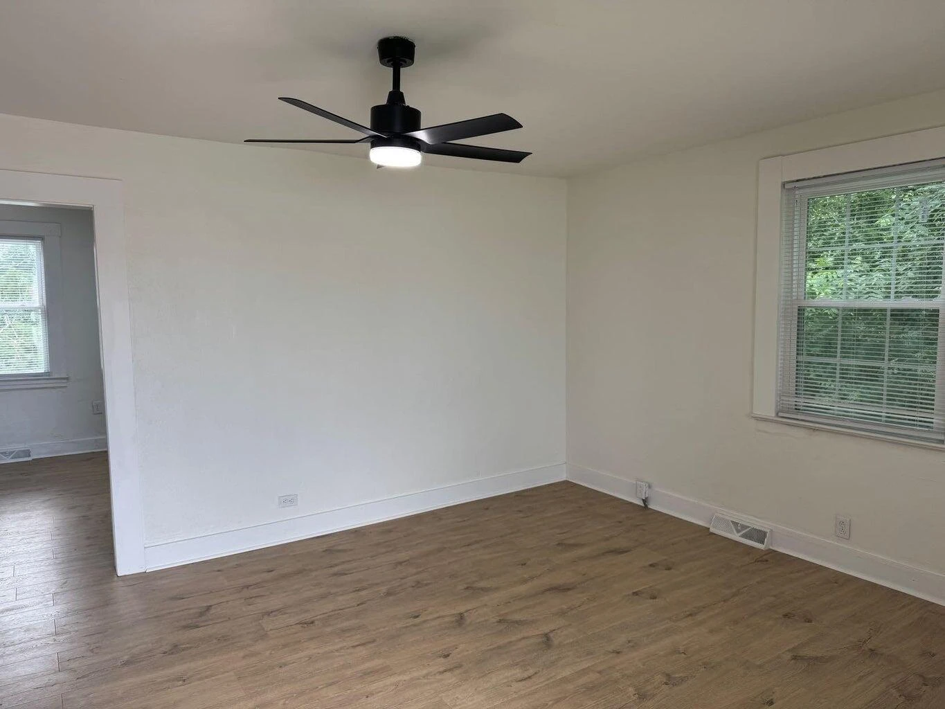 402 College ST - Photo 2
