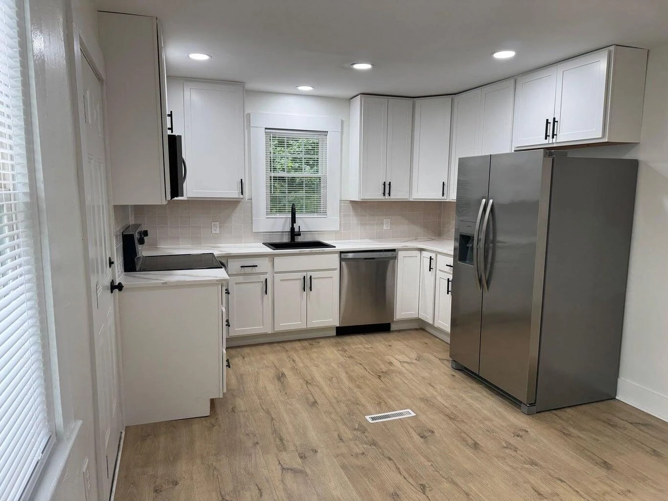 402 College ST - Photo 3
