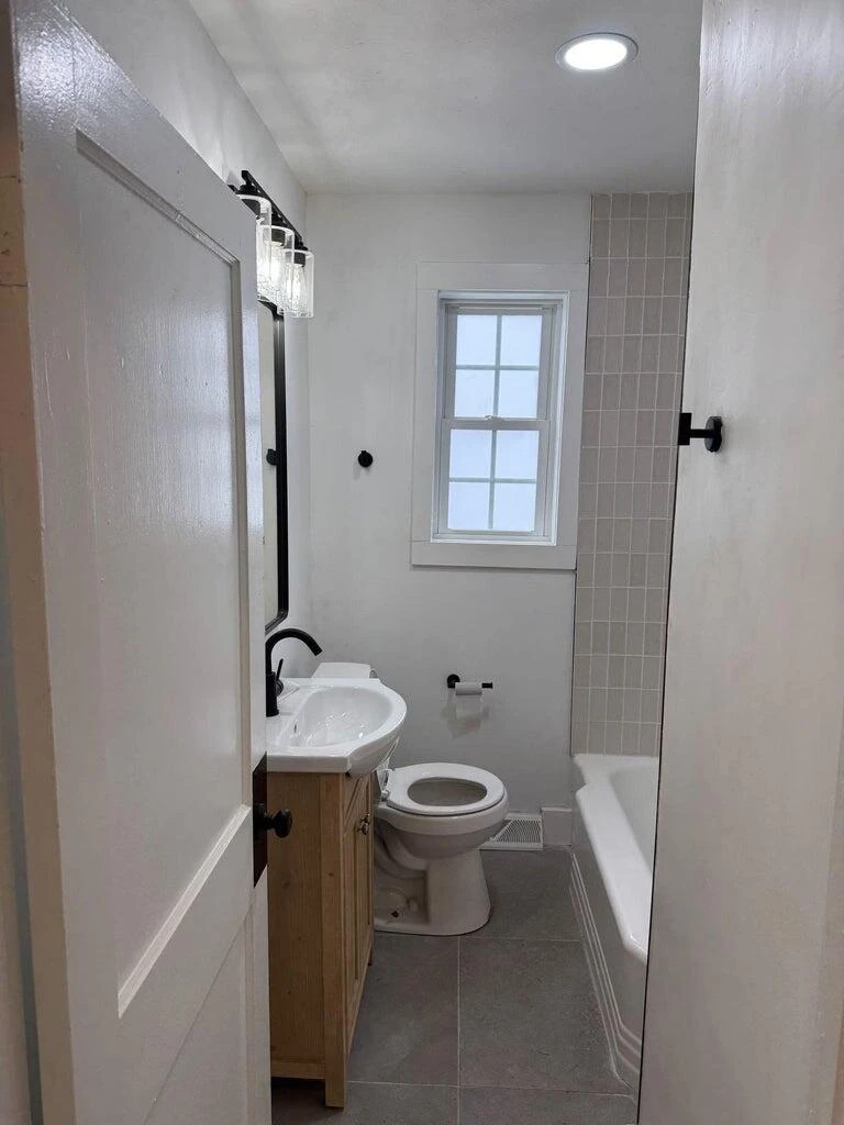 402 College ST - Photo 5