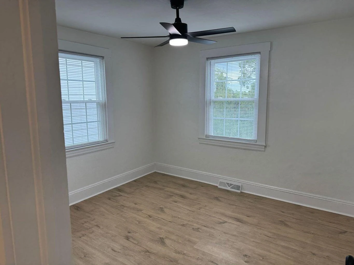 402 College ST - Photo 6