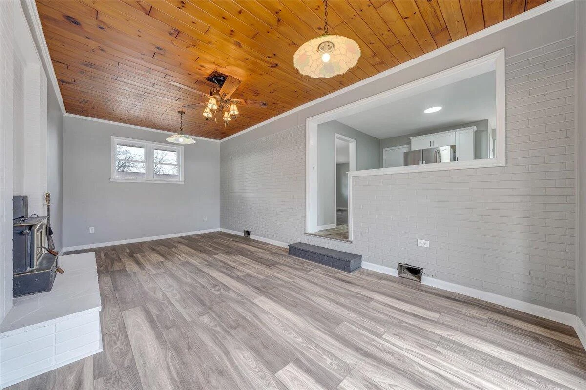 501 Lester AVE - Photo 17