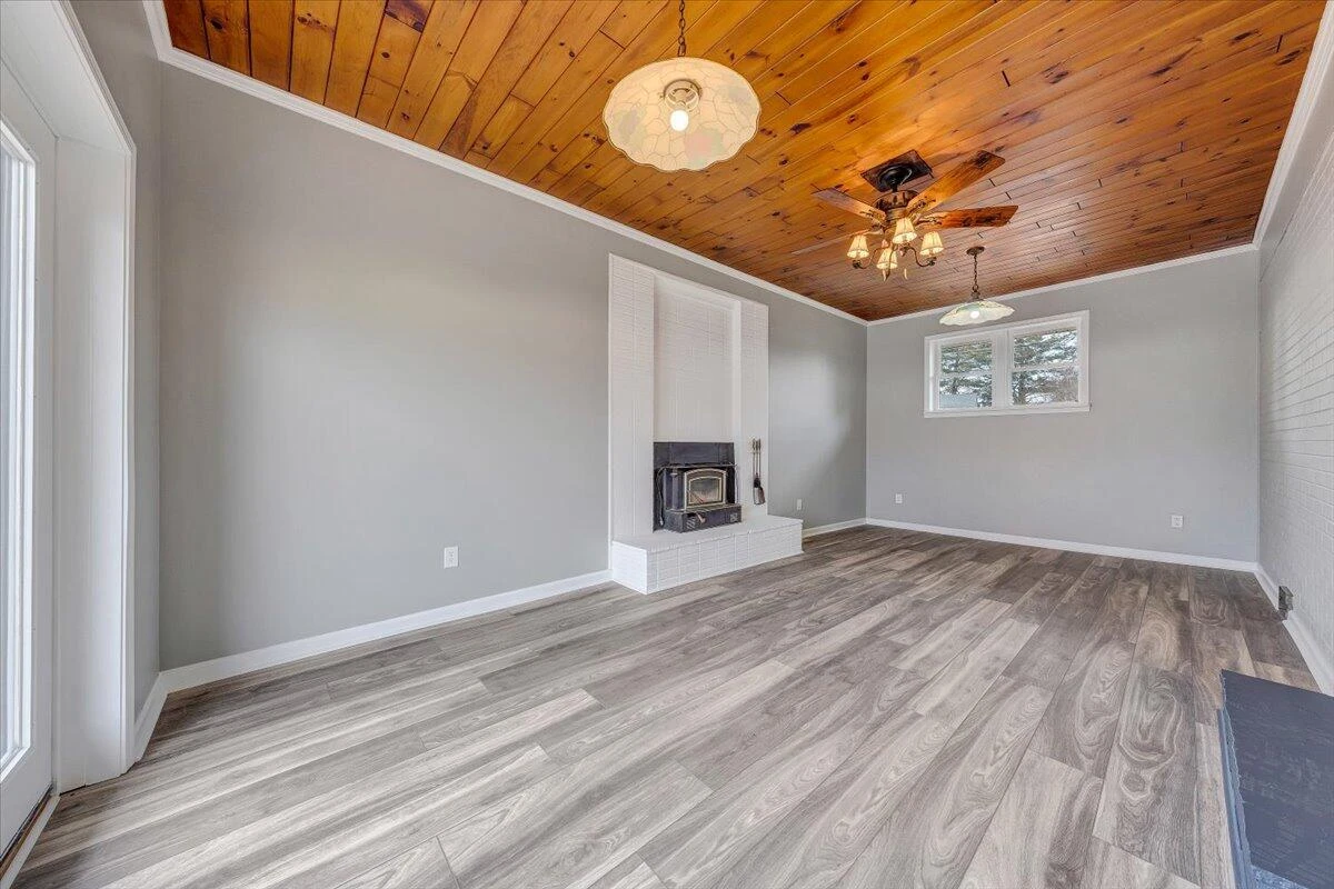 501 Lester AVE - Photo 18