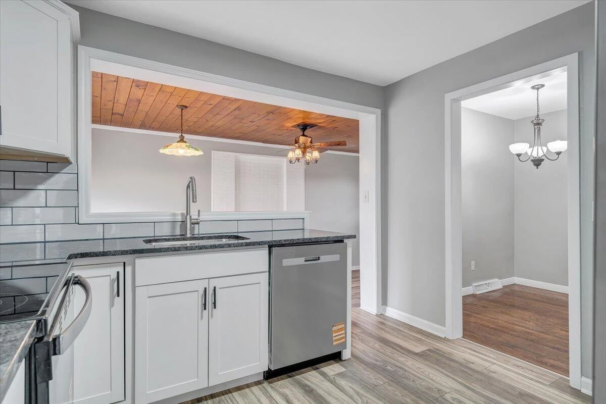 501 Lester AVE - Photo 19
