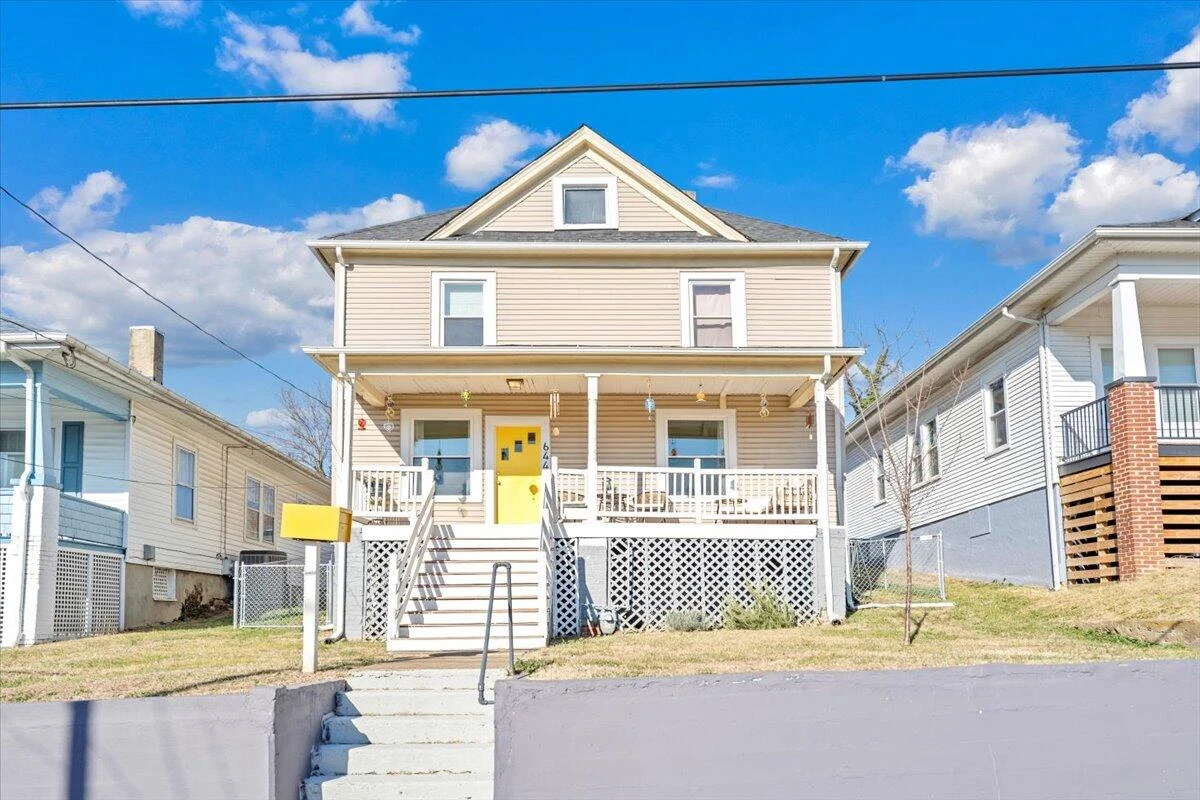 644 Montrose AVE