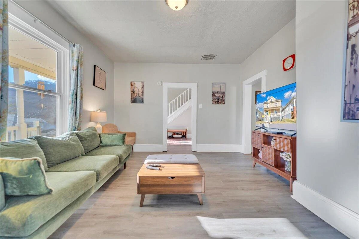 644 Montrose AVE - Photo 10