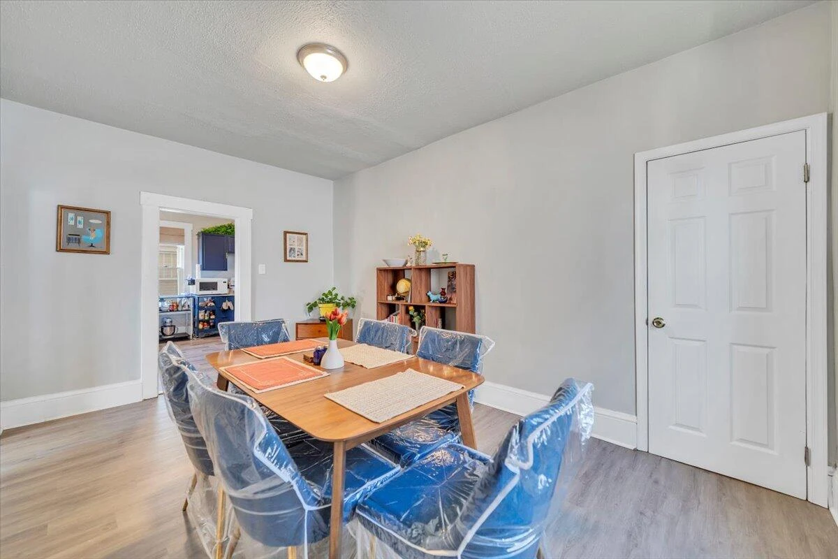 644 Montrose AVE - Photo 14