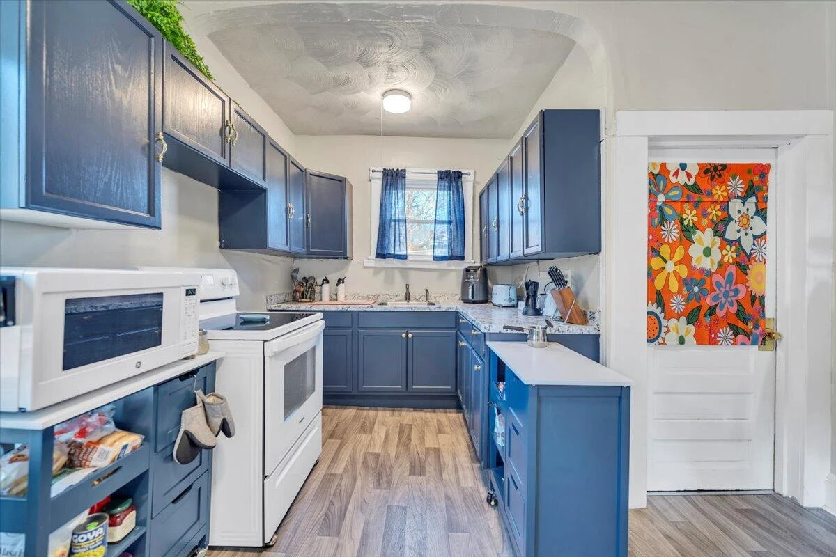 644 Montrose AVE - Photo 16