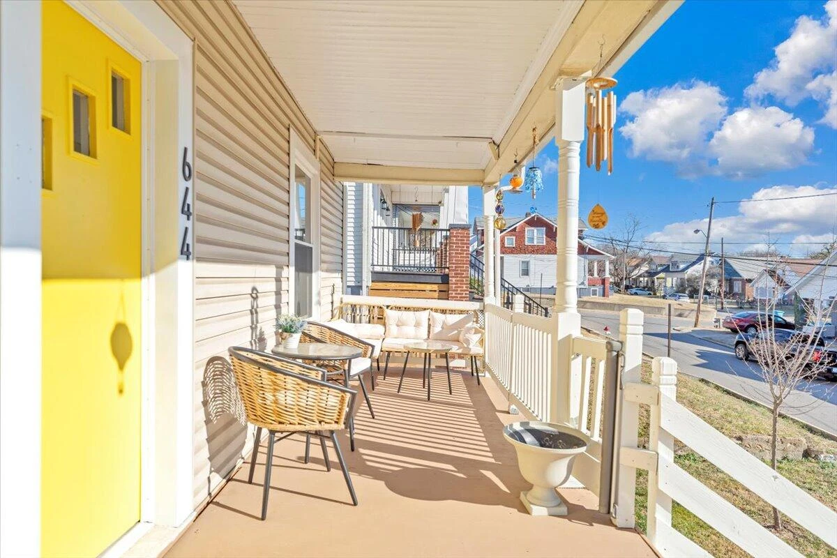 644 Montrose AVE - Photo 2