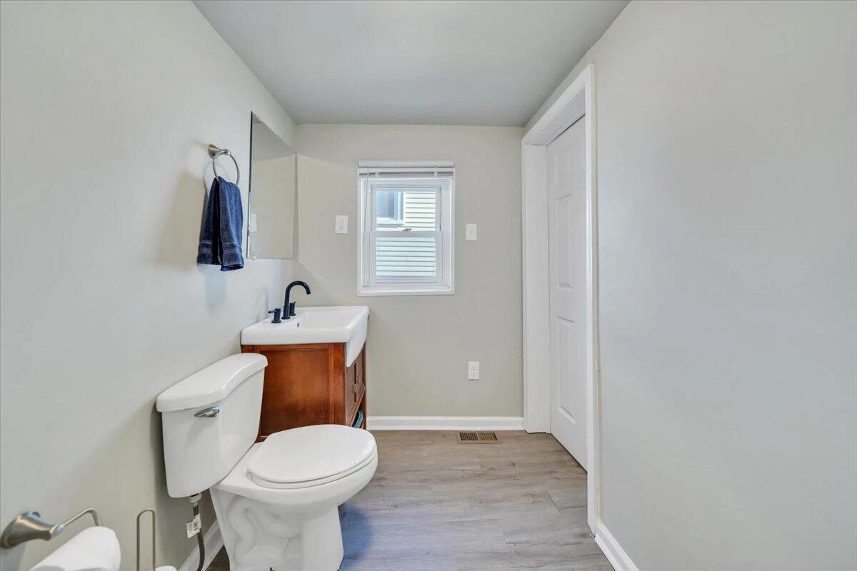 644 Montrose AVE - Photo 21