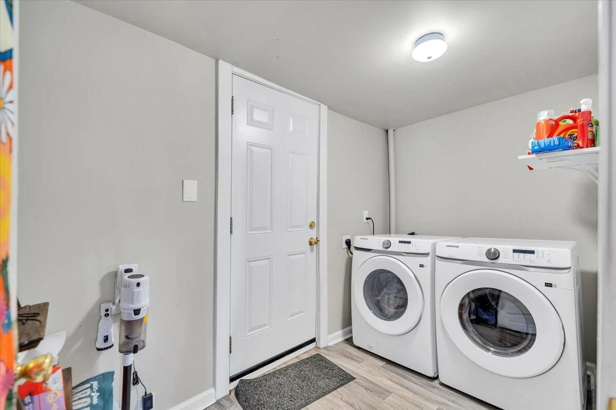 644 Montrose AVE - Photo 22