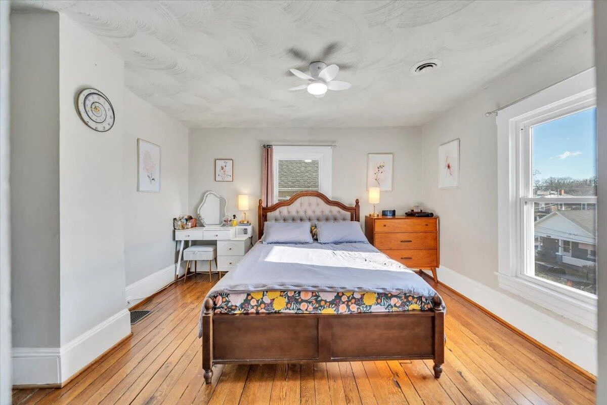 644 Montrose AVE - Photo 27