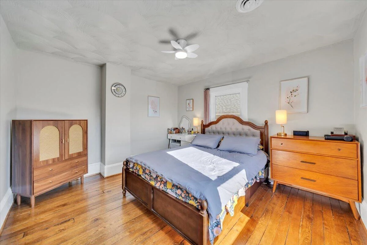 644 Montrose AVE - Photo 28