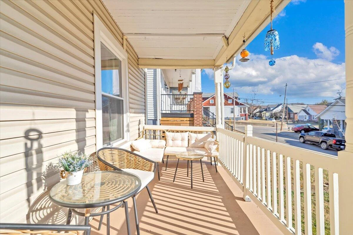 644 Montrose AVE - Photo 3
