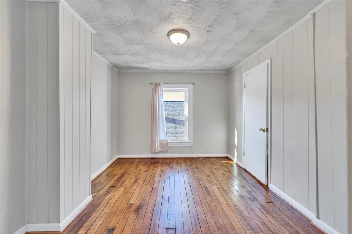 644 Montrose AVE - Photo 30