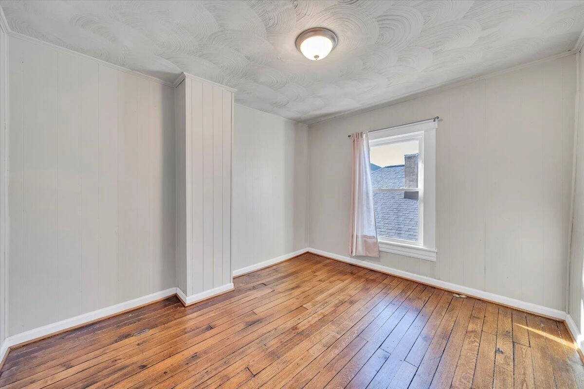 644 Montrose AVE - Photo 31