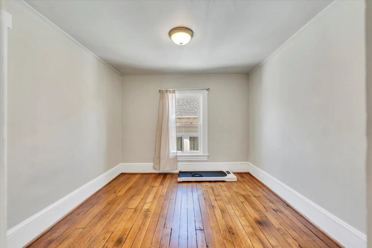644 Montrose AVE - Photo 33