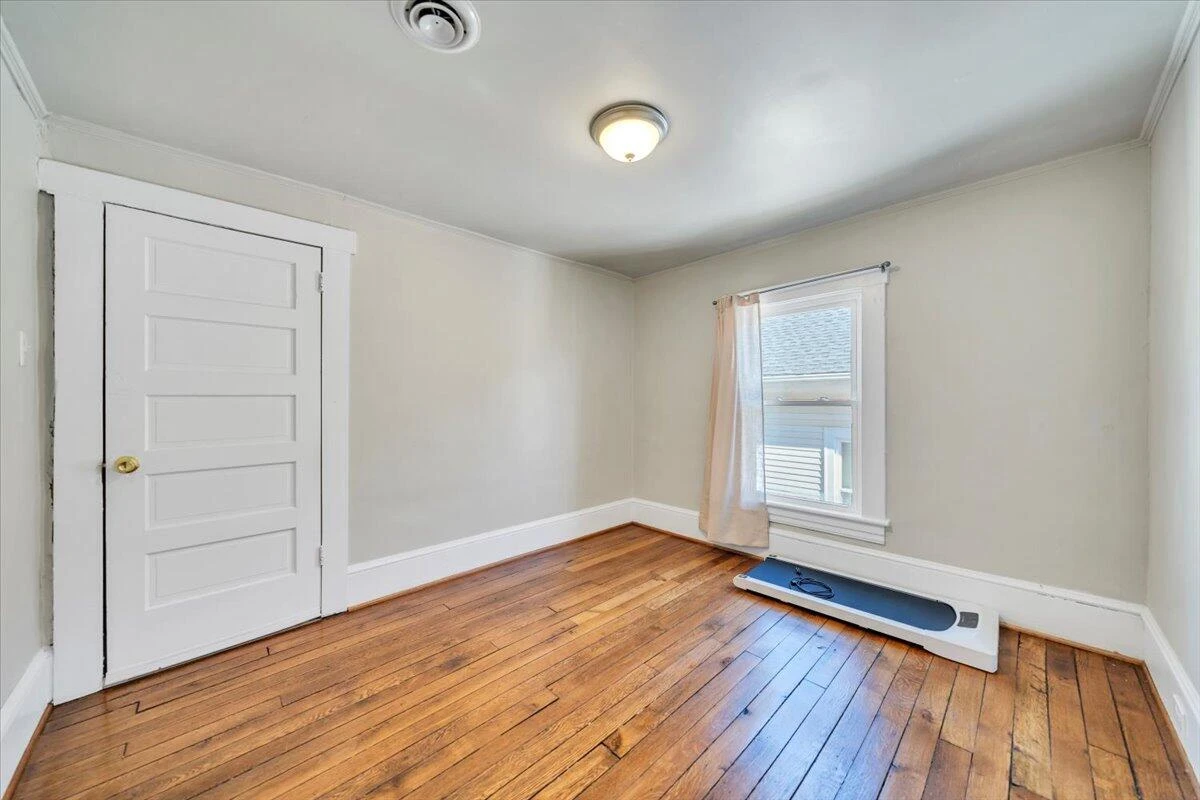 644 Montrose AVE - Photo 34