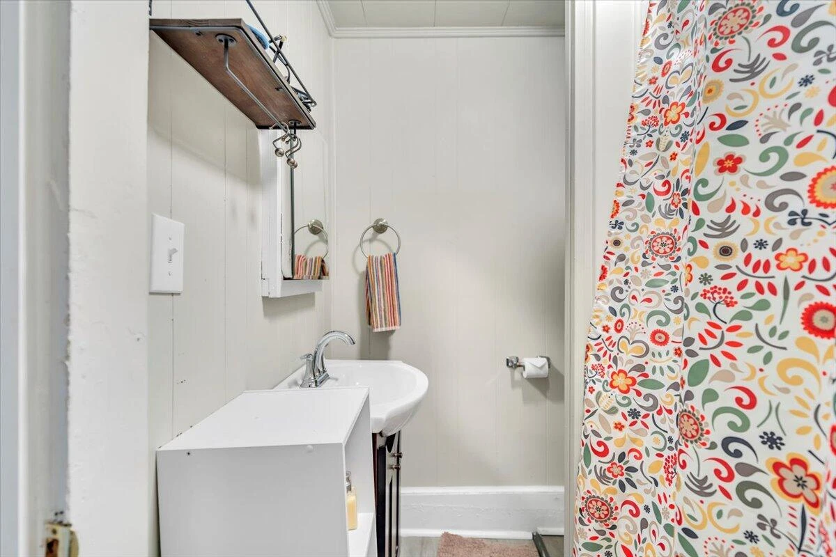 644 Montrose AVE - Photo 38