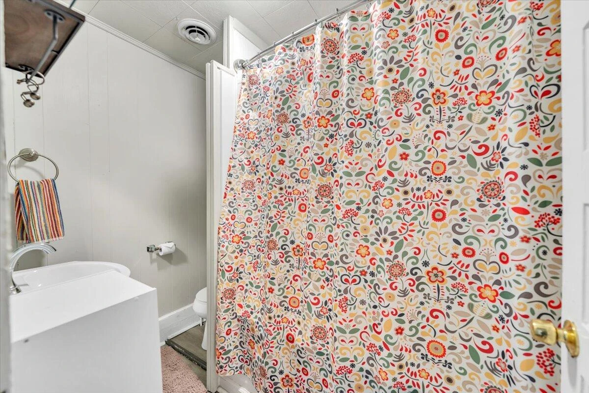644 Montrose AVE - Photo 39