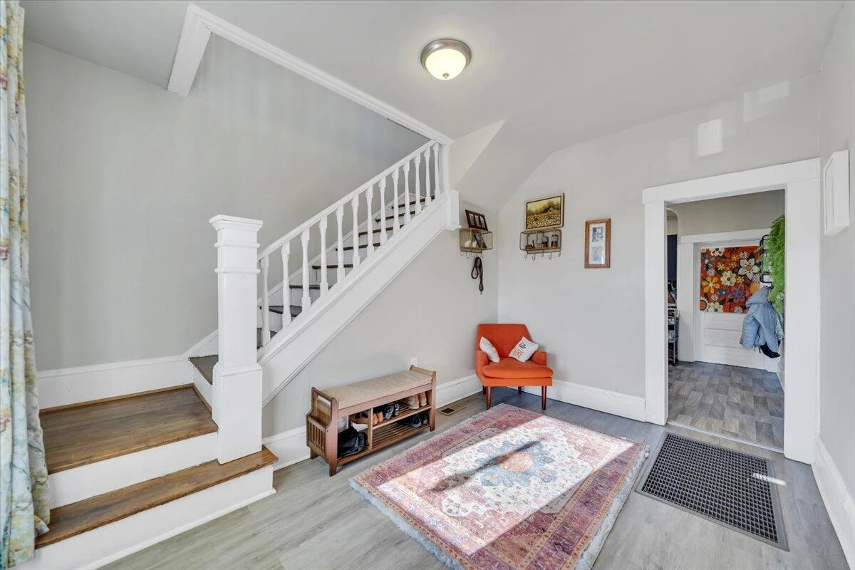 644 Montrose AVE - Photo 4
