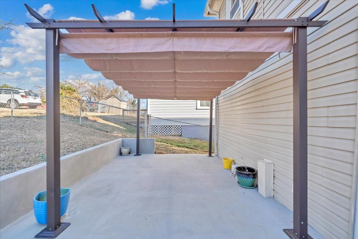 644 Montrose AVE - Photo 44