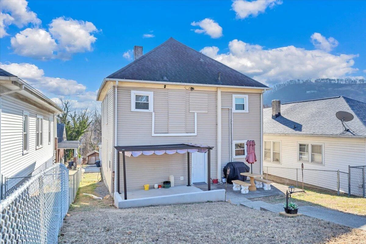 644 Montrose AVE - Photo 48
